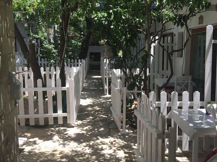 فندق Iyon Pansiyon