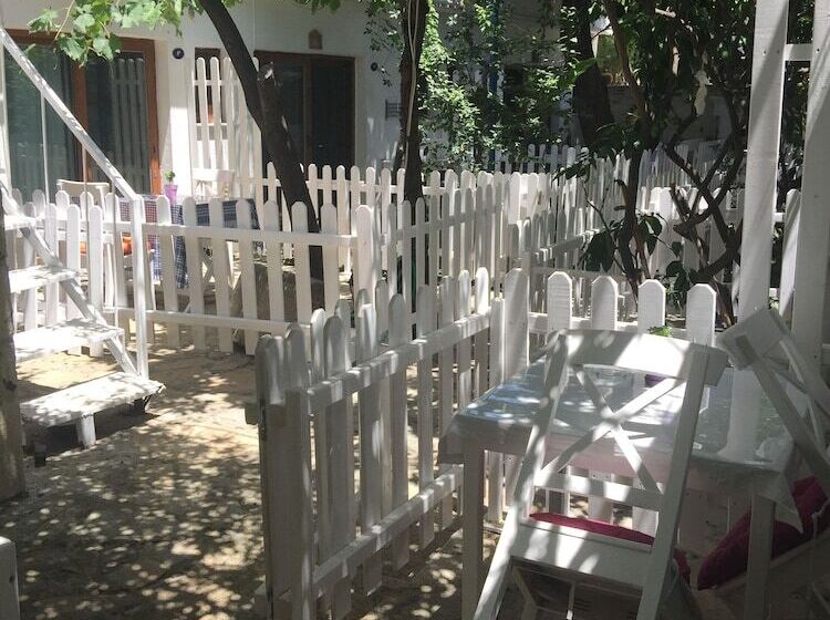 فندق Iyon Pansiyon