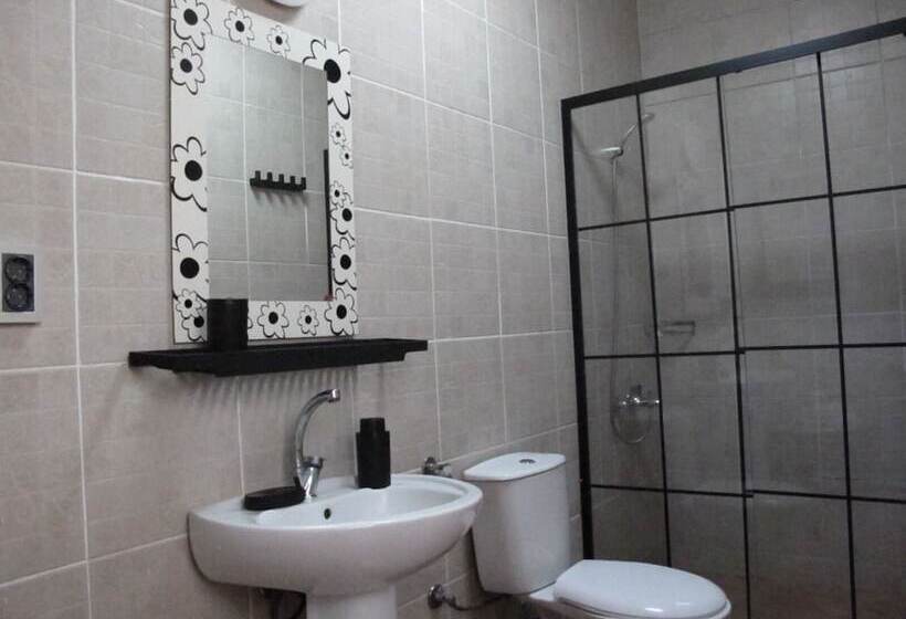 فندق Iyon Pansiyon