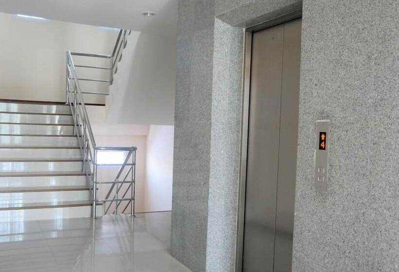 호텔 Peerapa Place