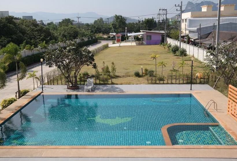 호텔 Peerapa Place