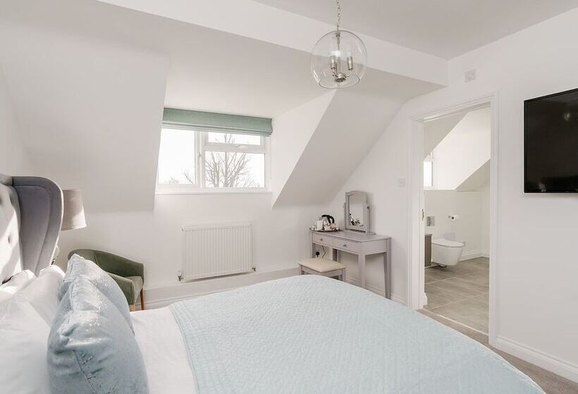 Pike & Eel Hotel And Marina