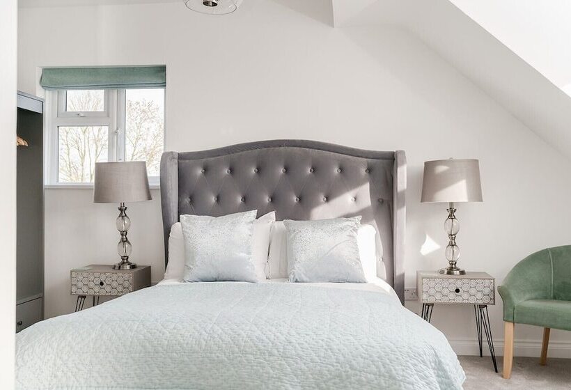 Pike & Eel Hotel And Marina