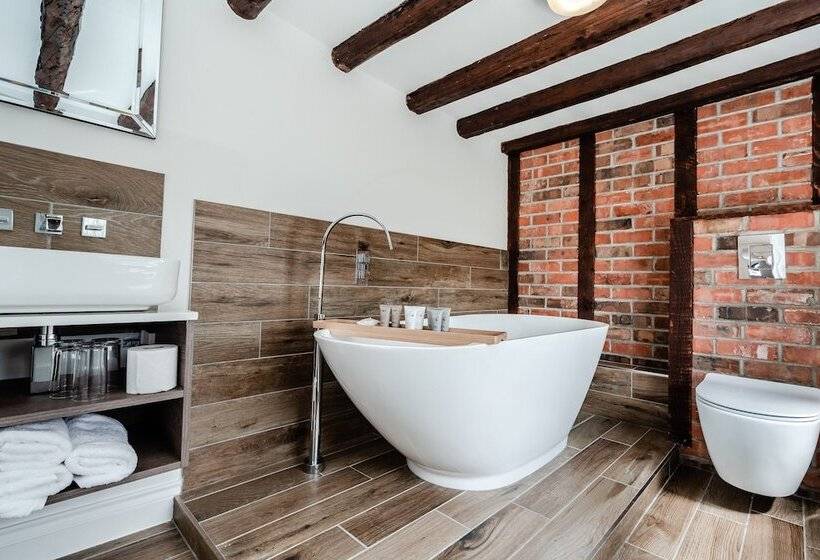 Pike & Eel Hotel And Marina