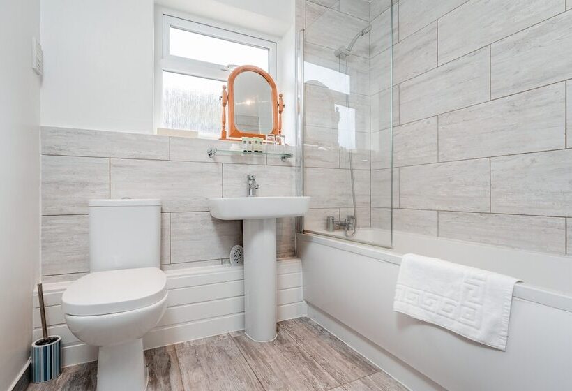 Pike & Eel Hotel And Marina