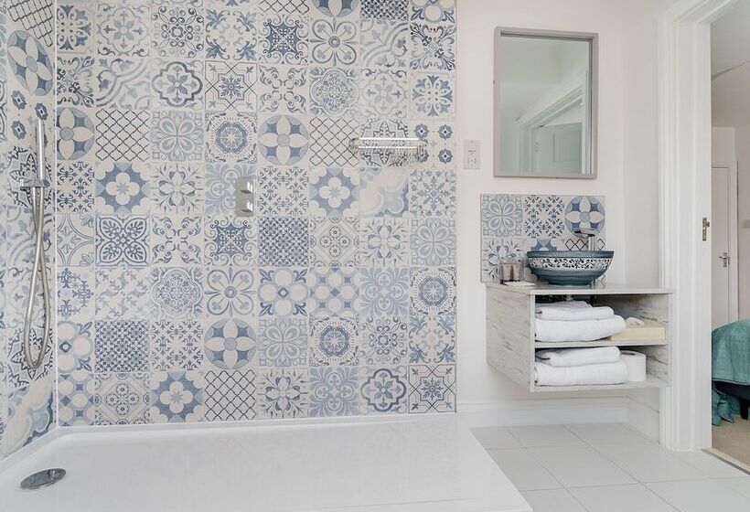 Pike & Eel Hotel And Marina