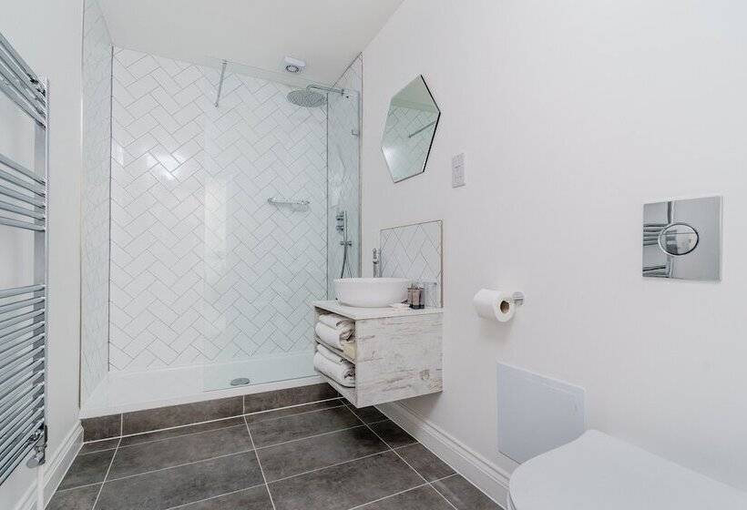 Pike & Eel Hotel And Marina