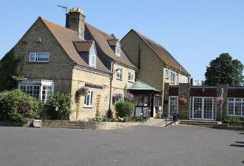 Pike & Eel Hotel And Marina