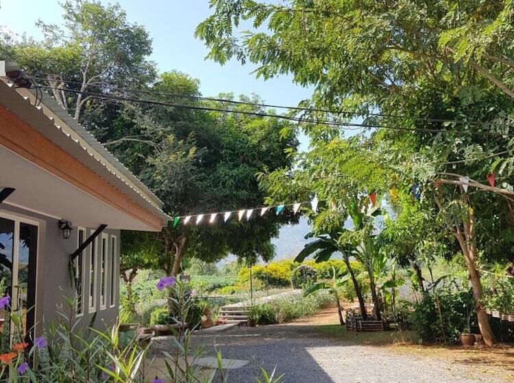 בית מלון כפרי Sai Yok Noi Blue Mountain Resort