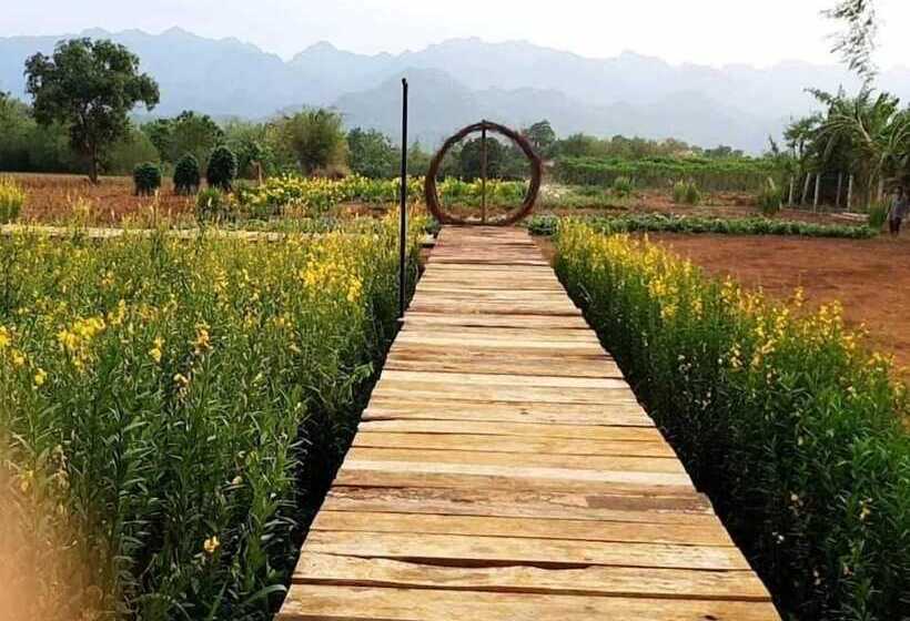 בית מלון כפרי Sai Yok Noi Blue Mountain Resort