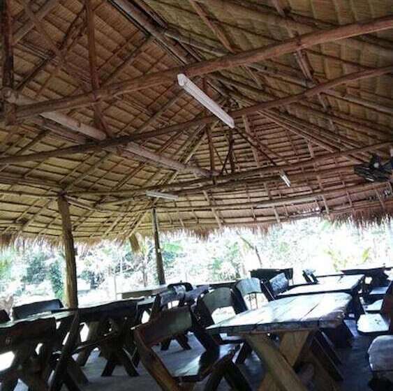 בית מלון כפרי Sai Yok Noi Blue Mountain Resort
