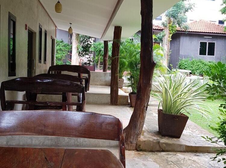 בית מלון כפרי Sai Yok Noi Blue Mountain Resort