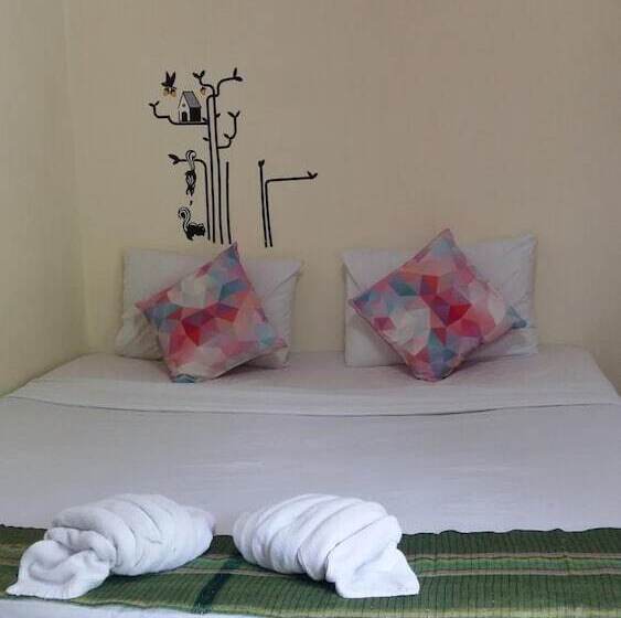 בית מלון כפרי Sai Yok Noi Blue Mountain Resort