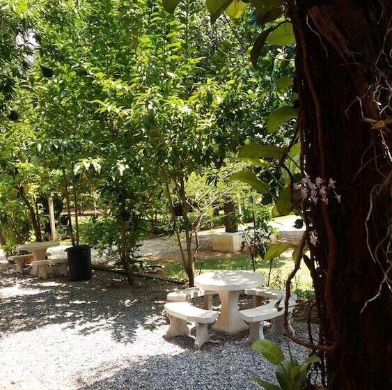 בית מלון כפרי Sai Yok Noi Blue Mountain Resort