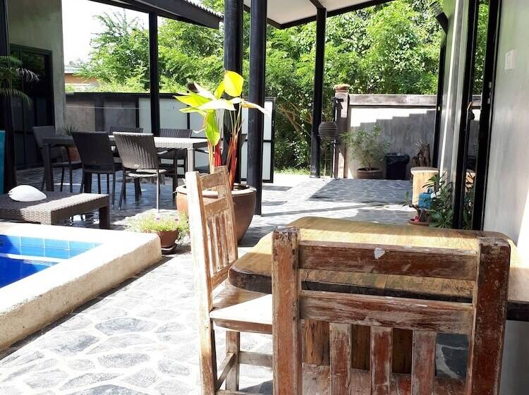 Отель The Beach House Bungalows