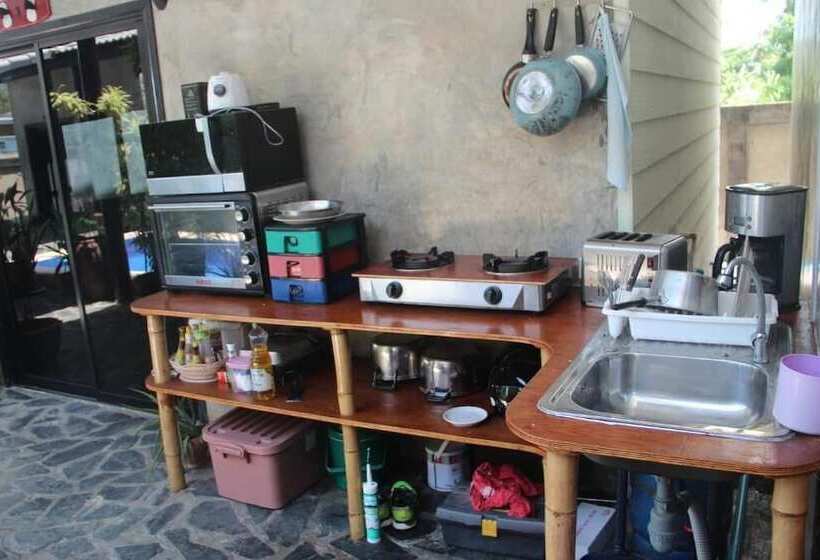 Отель The Beach House Bungalows