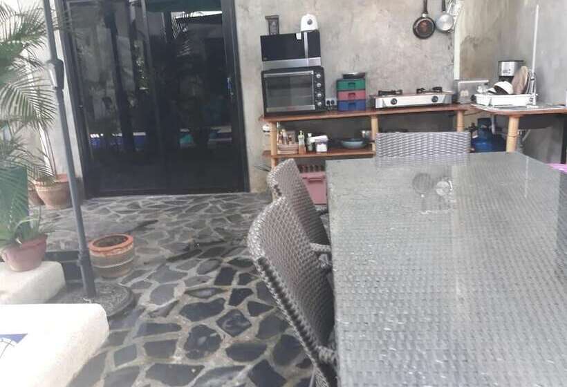 Отель The Beach House Bungalows