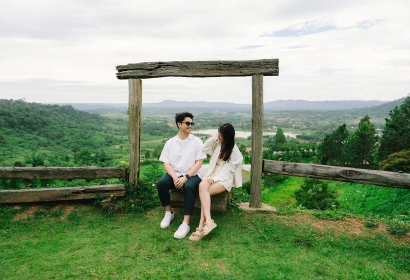 Отель The Proud Green Garden Hill Resort