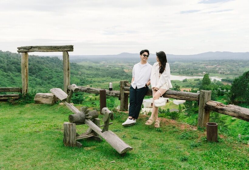 Отель The Proud Green Garden Hill Resort