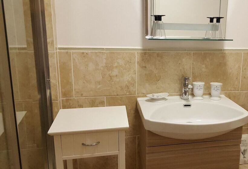 ペンション White Guest House