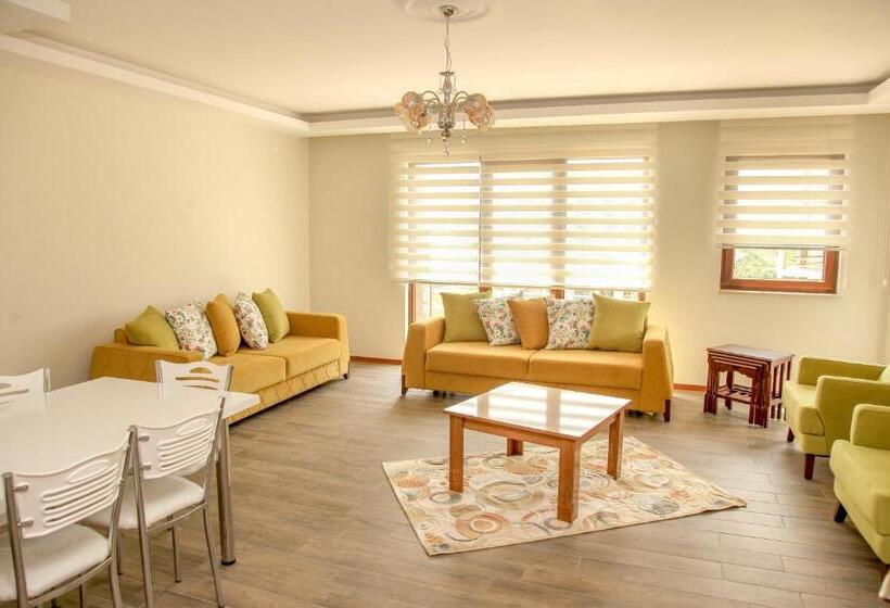 Royal Inn Seza Residence