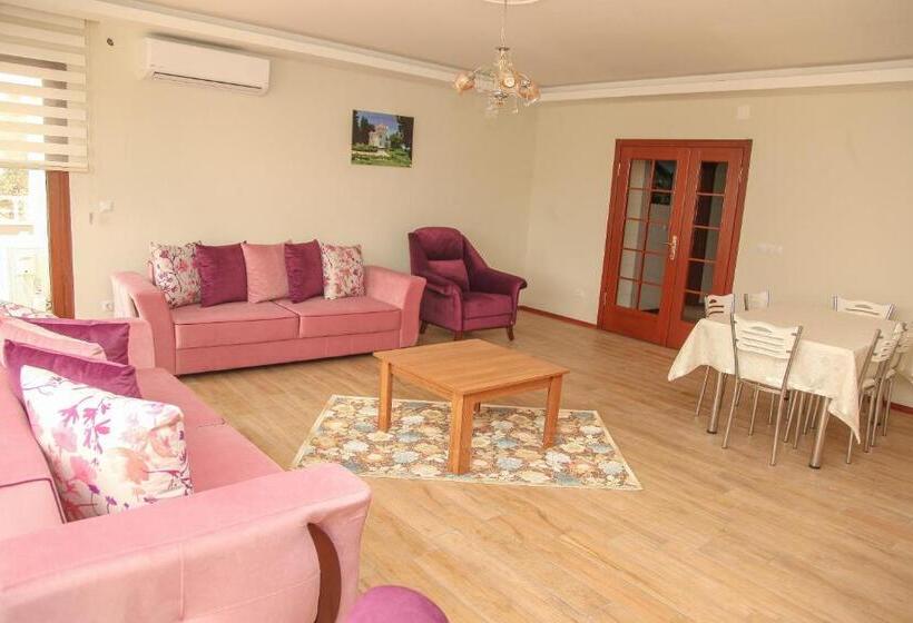 Royal Inn Seza Residence