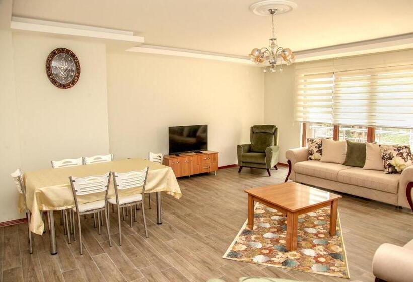 Royal Inn Seza Residence