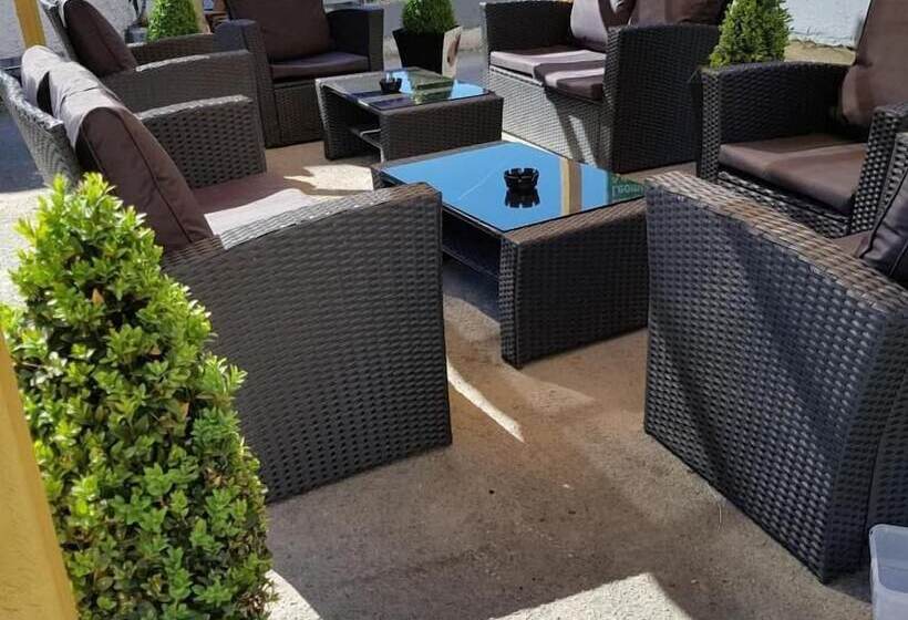 The Lamb And Flag Inn