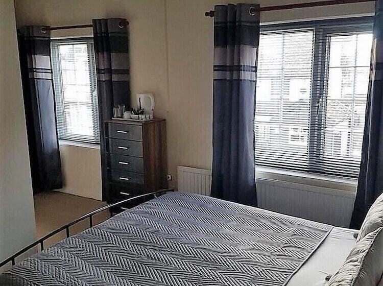 The Lamb And Flag Inn