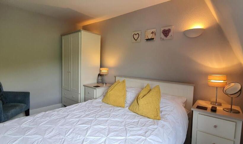 Rocky Cove Bed And Breakfast