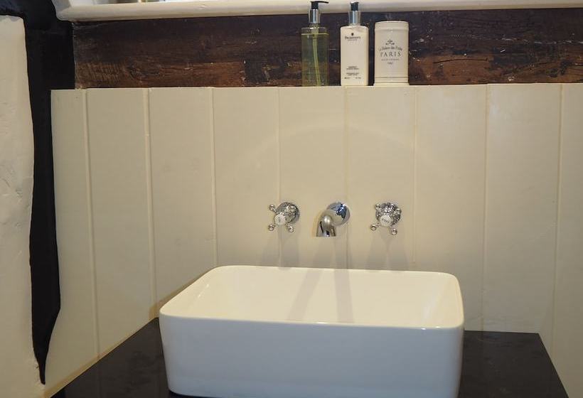 Nightingale Cottage Bed And Breakfast