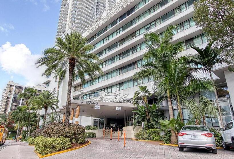 Deluxe Studios And Apartments At The Casablanca