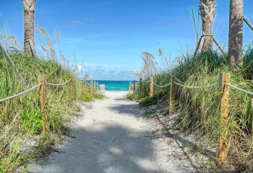 Deluxe Studios And Apartments At The Casablanca