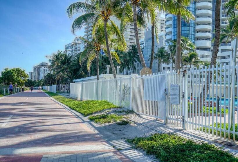 Deluxe Studios And Apartments At The Casablanca