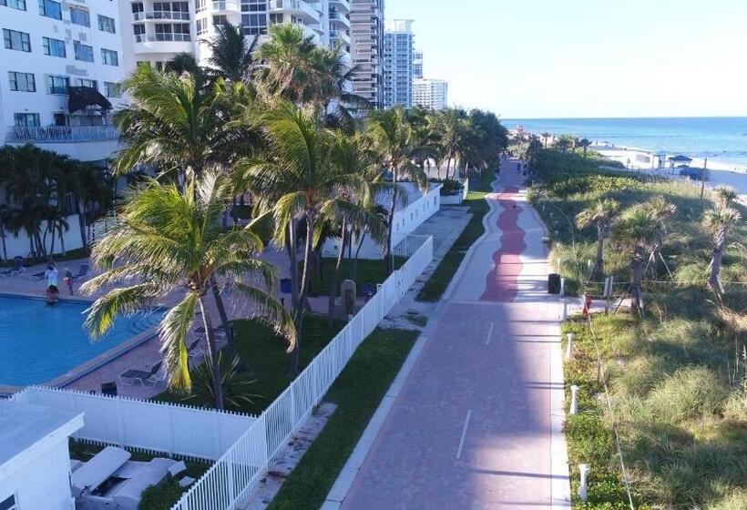 Deluxe Studios And Apartments At The Casablanca