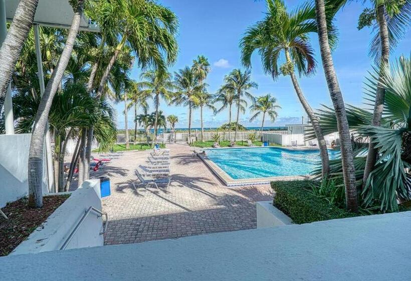 Deluxe Studios And Apartments At The Casablanca