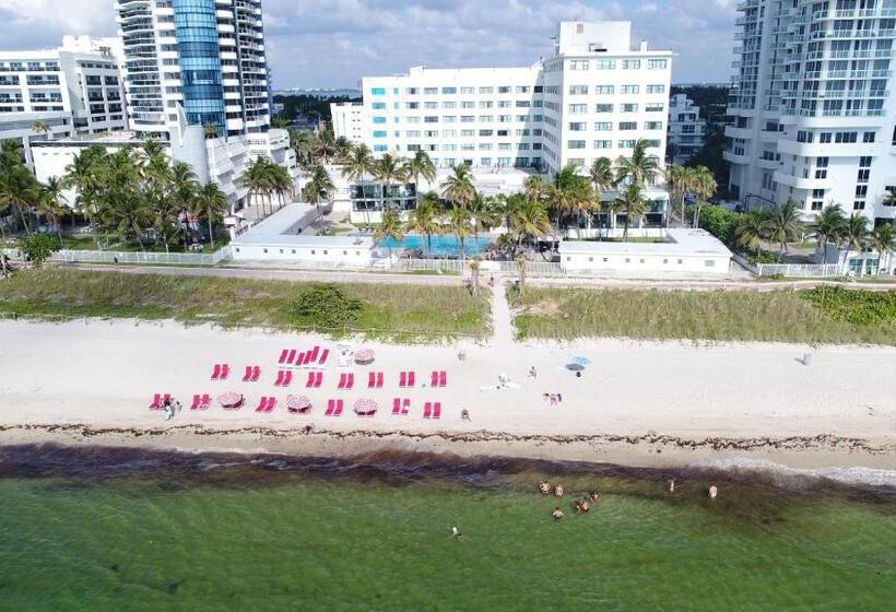 Deluxe Studios And Apartments At The Casablanca