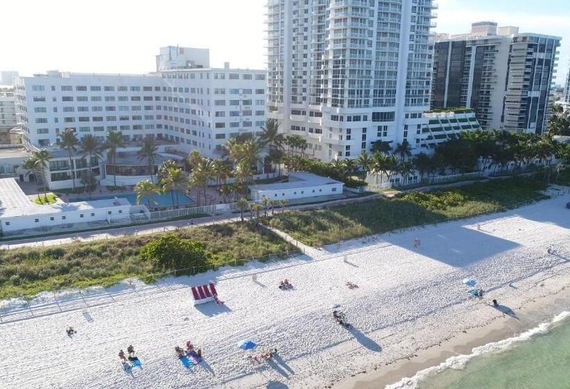 Deluxe Studios And Apartments At The Casablanca