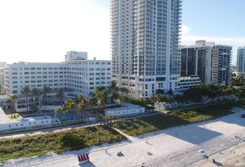 Deluxe Studios And Apartments At The Casablanca