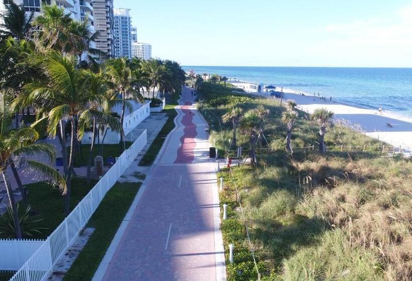 Deluxe Studios And Apartments At The Casablanca