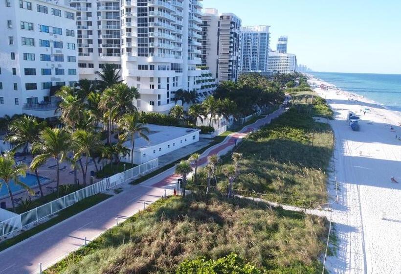 Deluxe Studios And Apartments At The Casablanca