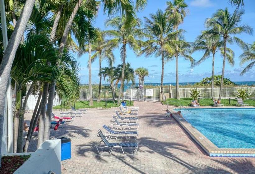 Deluxe Studios And Apartments At The Casablanca