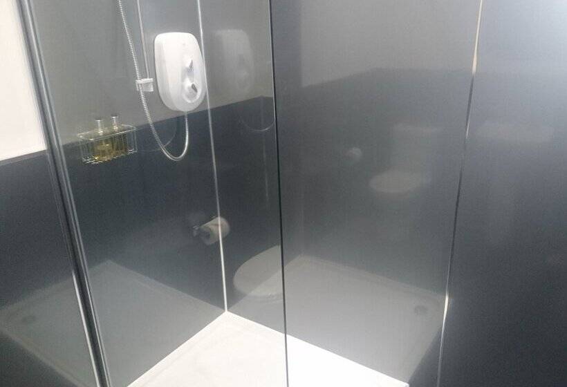 Heathcliff House B&b Exclusively For Adults Free Large Carpark