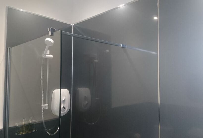 Heathcliff House B&b Exclusively For Adults Free Large Carpark