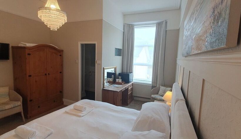 Heathcliff House B&b Exclusively For Adults Free Large Carpark