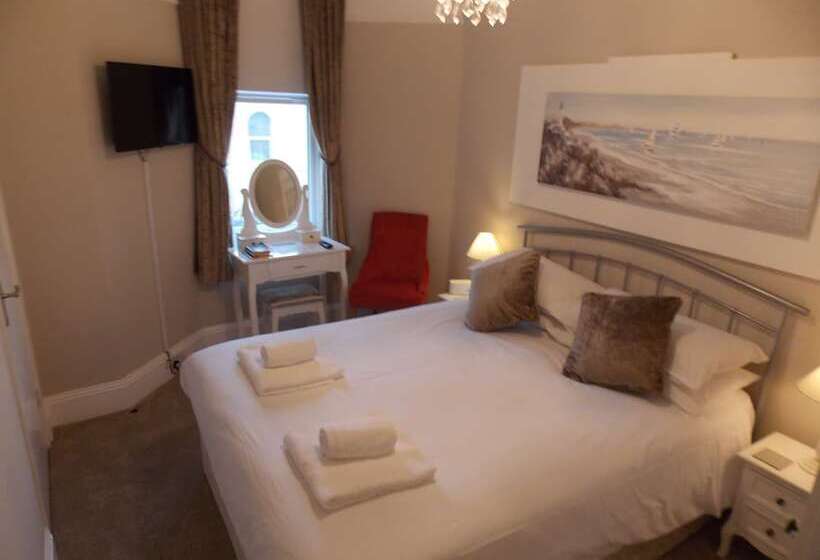 Heathcliff House B&b Exclusively For Adults Free Large Carpark