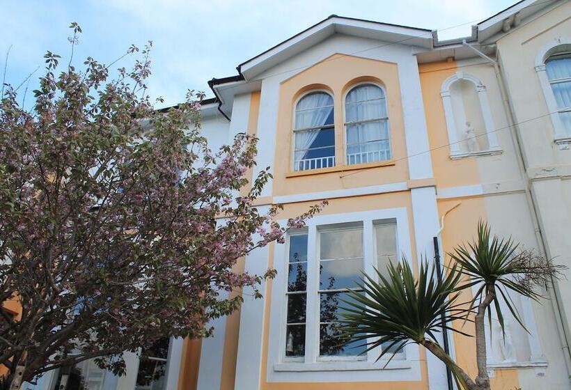 Heathcliff House B&b Exclusively For Adults Free Large Carpark