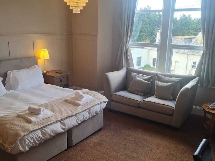 Heathcliff House B&b Exclusively For Adults Free Large Carpark