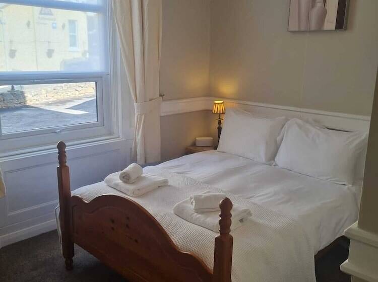 Heathcliff House B&b Exclusively For Adults Free Large Carpark