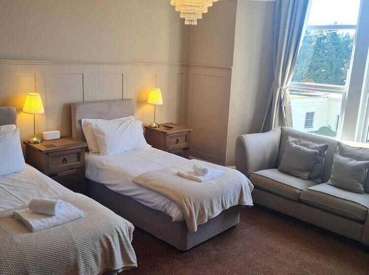 Heathcliff House B&b Exclusively For Adults Free Large Carpark